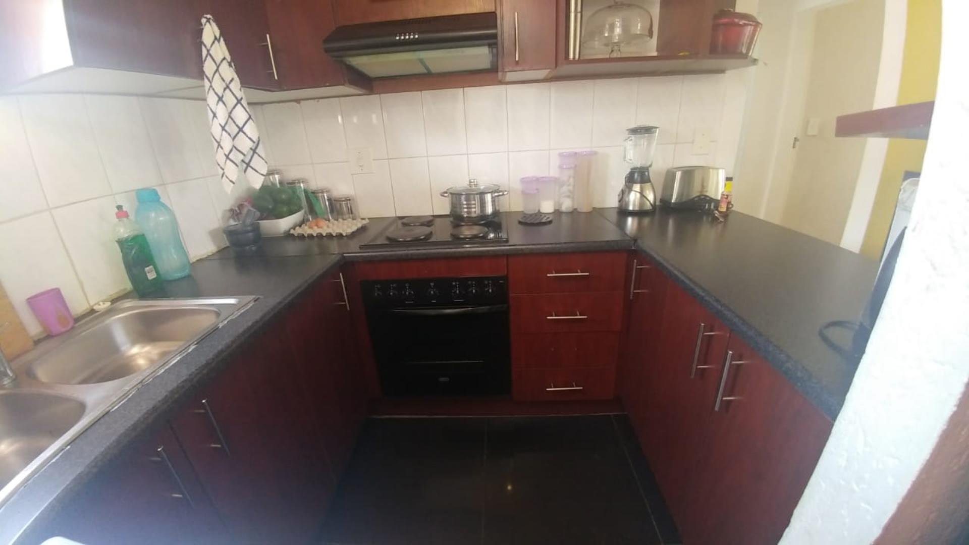 571657_WhatsApp